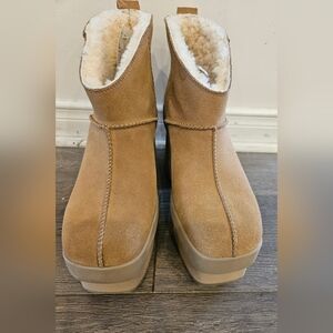 UGG Women's New Heights Platform Mini Boots - Chestnut Size 9 New Without Tags